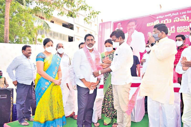 టీఆర్‌ఎస్‌లో చేరిన టీడీపీ నాయకులు