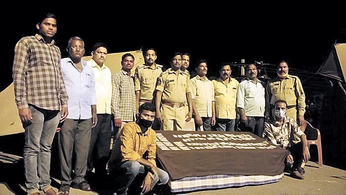 ట్రావెల్స్‌లో వజ్రాభరణాల రవాణా