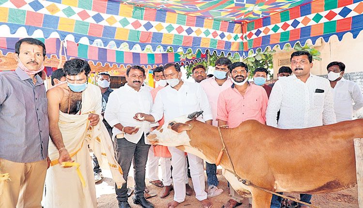 సంప్రదాయాలను కాపాడుకోవాలి