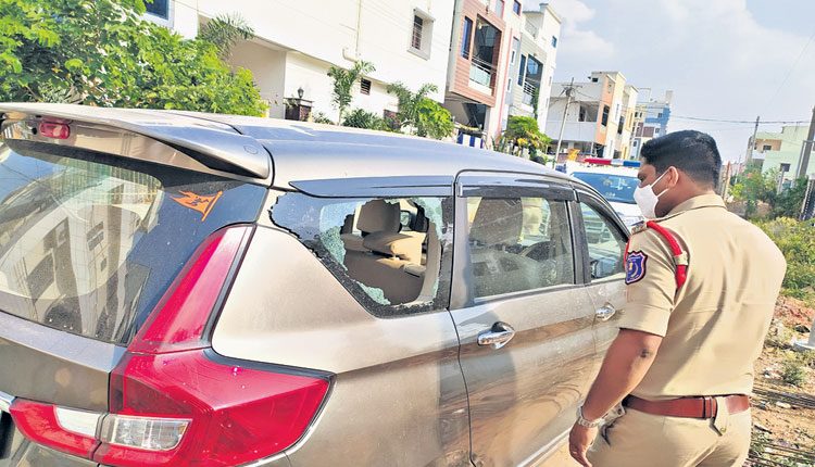 స్మార్ట్‌గా దోపిడీ.. రూ.5 లక్షలు చోరీ