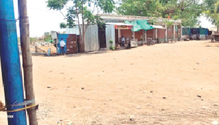 కరోనా కట్టడికి కట్టుబడి