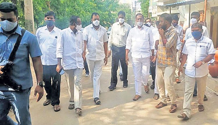 సమస్యల పరిష్కారానికి కృషి : ఎమ్మెల్యే బేతి