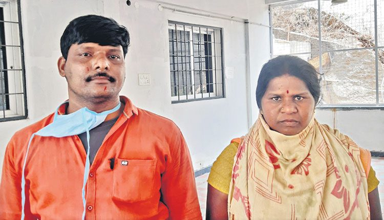 చెత్త కాల్చొద్దన్నందుకు దాడి