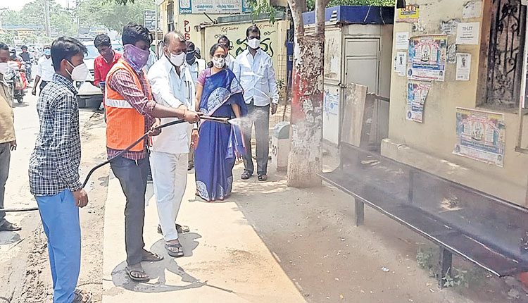 కరోనా పట్ల అప్రమత్తంగా ఉండాలి