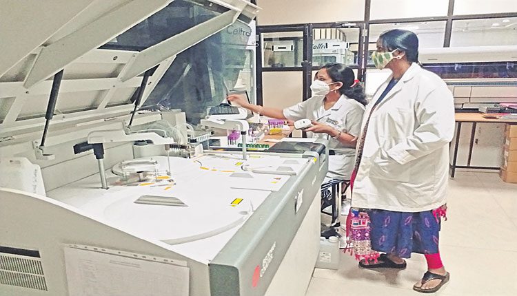 పైసా తీసుకోకుండానే.. ఖరీదైన పరీక్షలు..