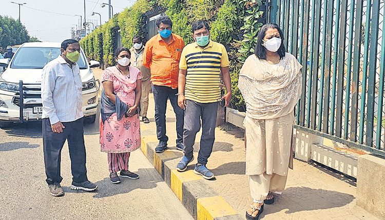 అధికారులంతా అప్రమత్తంగా ఉండాలి