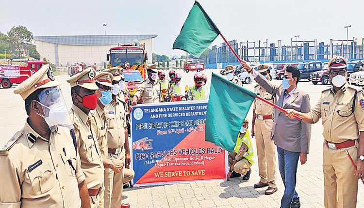 ఫైర్‌ సర్వీస్‌ వాహనాలకూ దారి ఇవ్వండి