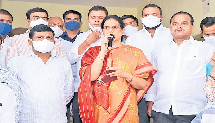 పాఠశాలలు తెరిచే వరకు టీచర్లను ఆదుకుంటాం