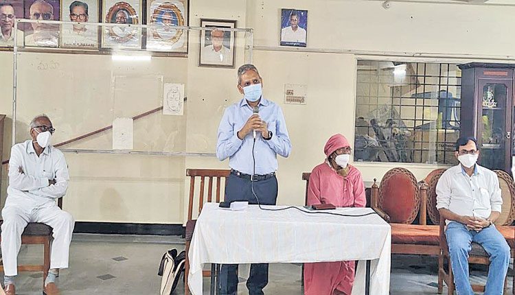 ప్రతి ఒక్కరూ టీకా తీసుకోవాలి