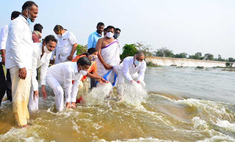 ముఖద్వారం ముంగిటికి గోదారమ్మ!