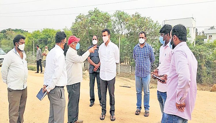 అభివృద్ధి పనులను పరిశీలించిన ఎమ్మెల్యే