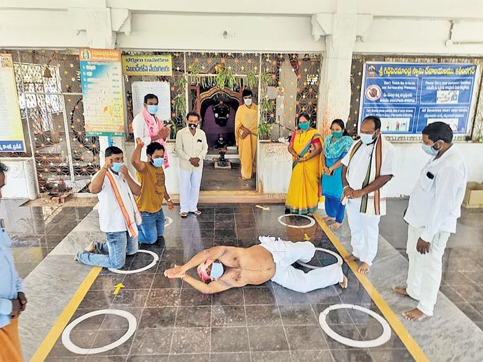 సీఎం కేసీఆర్‌ కోలుకోవాలని పూజలు