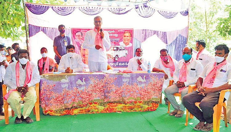 ఆపదలో ఆదుకునేవారా!ఓట్ల నాడు వచ్చే వాళ్లా?