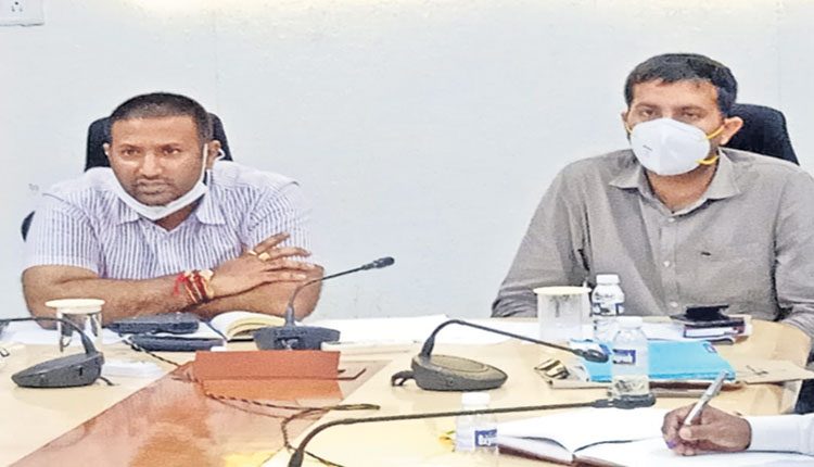 వ్యాక్సినేషన్‌ను కలెక్టర్లు పర్యవేక్షించాలి