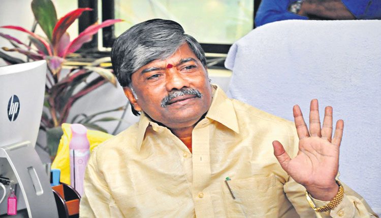 ఉచితంగా రెమ్‌డెసివిర్‌ ఇంజక్షన్‌, ఆక్సిజన్‌ సిలిండర్‌