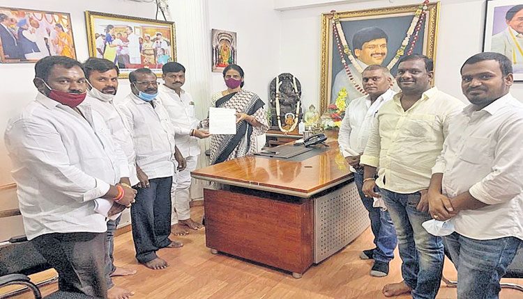 సకల వసతులతో వైకుంఠధామాలు