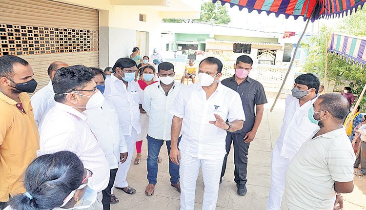 బస్తీ దవాఖానలను బలోపేతం చేస్తాం