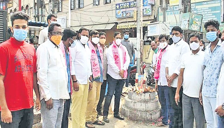 సబ్బండ వర్గాలకు అభివృద్ధి ఫలాలు