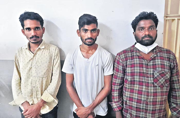 అక్రమంగా రెమ్‌డెసివిర్‌ విక్రయిస్తున్న ముగ్గురి అరెస్టు