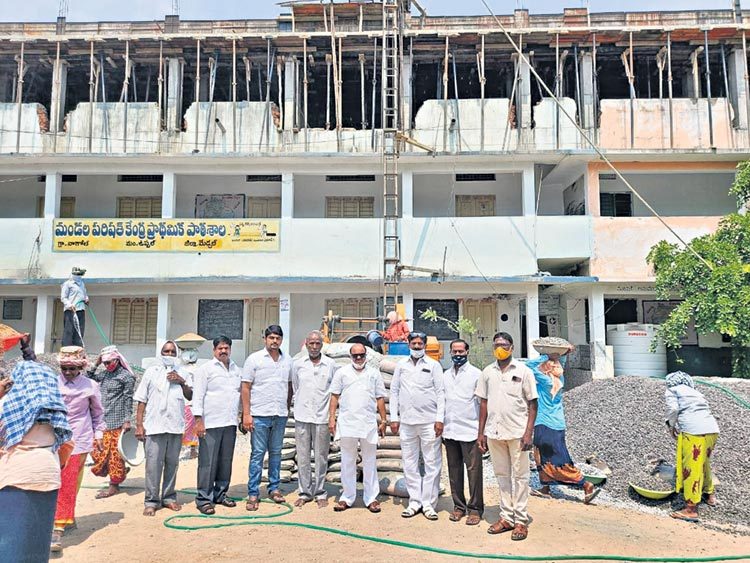 సొంత నిధులతో బడి అభివృద్ధి