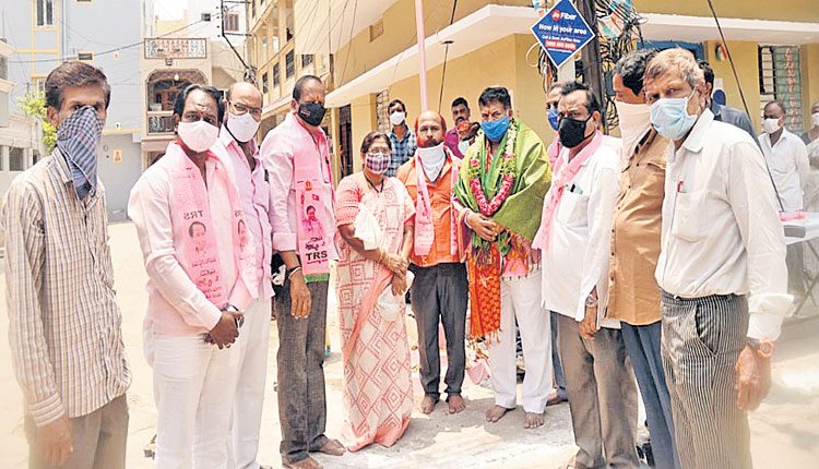 గులాబీ జెండా..రాష్ట్రానికిఅండ..!