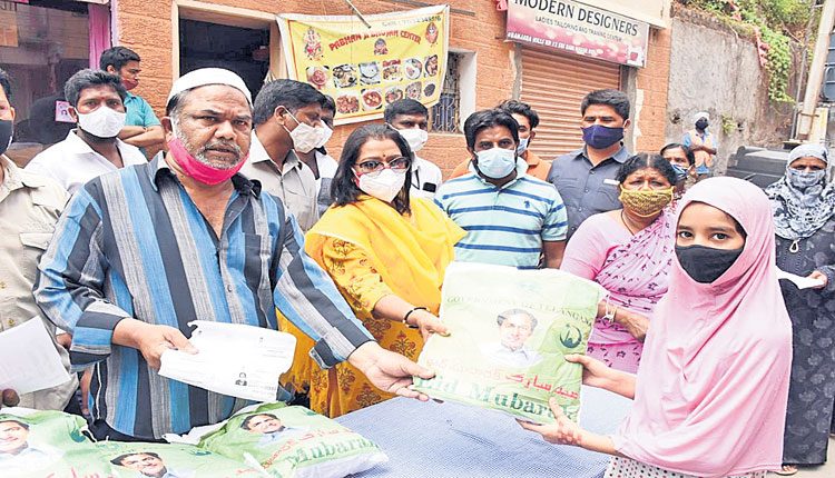 అన్ని మతాలకు సమాన ప్రాధాన్యత