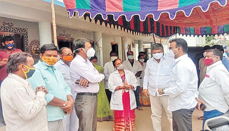 కొవిడ్‌ సెంటర్ల ఏర్పాటుకు కృషి