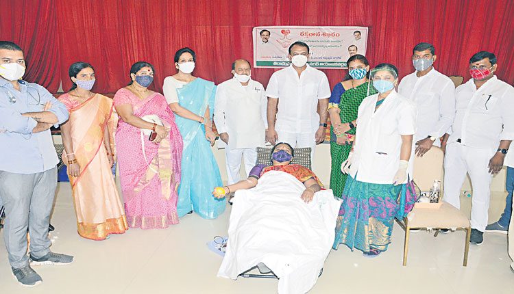 ఆరోగ్యవంతులు రక్తదానం చేయాలి