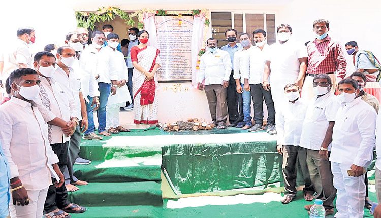 తెలంగాణలోనే నిరంతర ఉచిత విద్యుత్‌