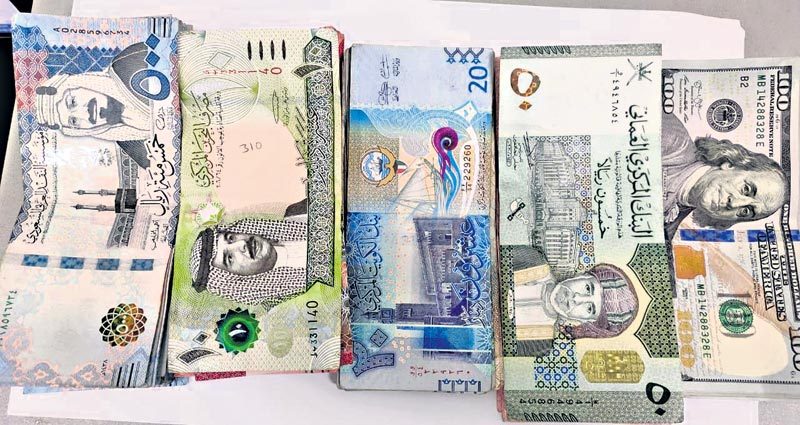 రూ.8.4 లక్షల విలువైన విదేశీ కరెన్సీ స్వాధీనం