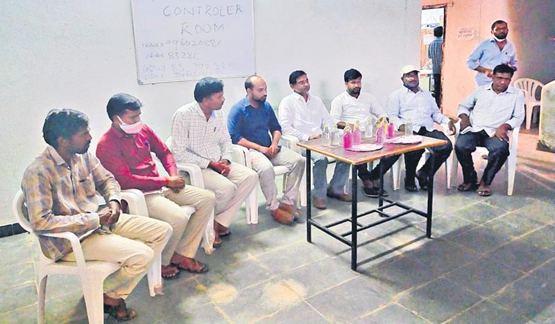 ఏసీబీ వలలో ఎంపీడీవో, సిబ్బంది