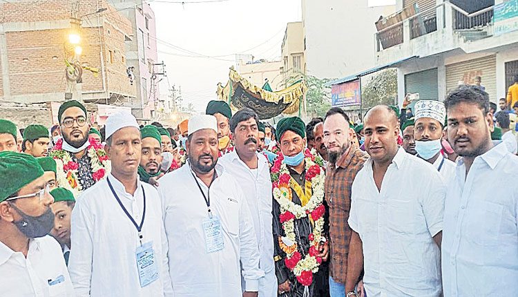 సందెల్‌(గంధం)ఊరేగింపు