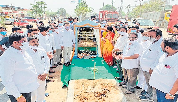 అభివృద్ధిలో నగర శివారు..