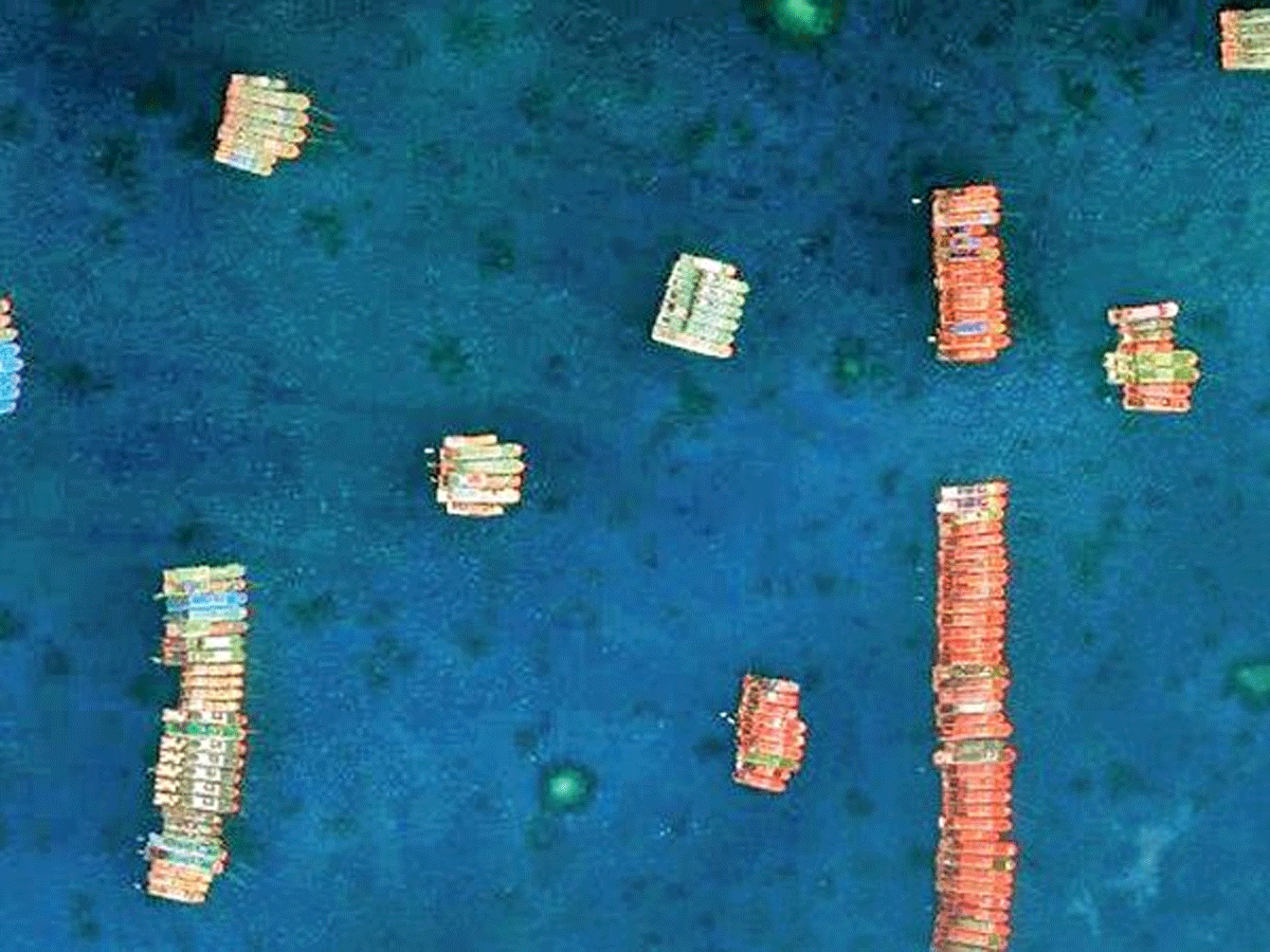 స‌ముద్రంలో వంద‌లాది ప‌డ‌వ‌ల మోహ‌రింపు.. ప‌రిస్థితిని స‌మీక్షిస్తున్న పీఎల్ఏ