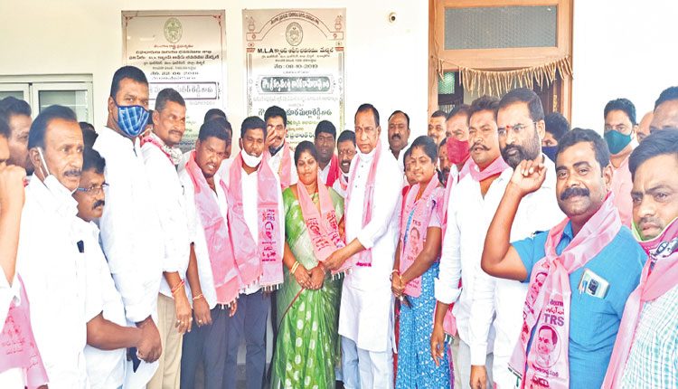 అభివృద్ధిని చూసి పార్టీలో చేరికలు