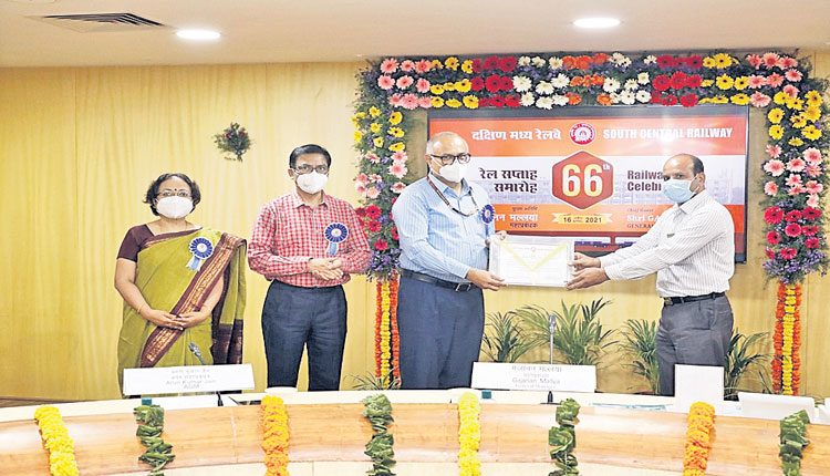 దక్షిణ మధ్య రైల్వే విజయం సిబ్బంది కృషి ఫలితమే..