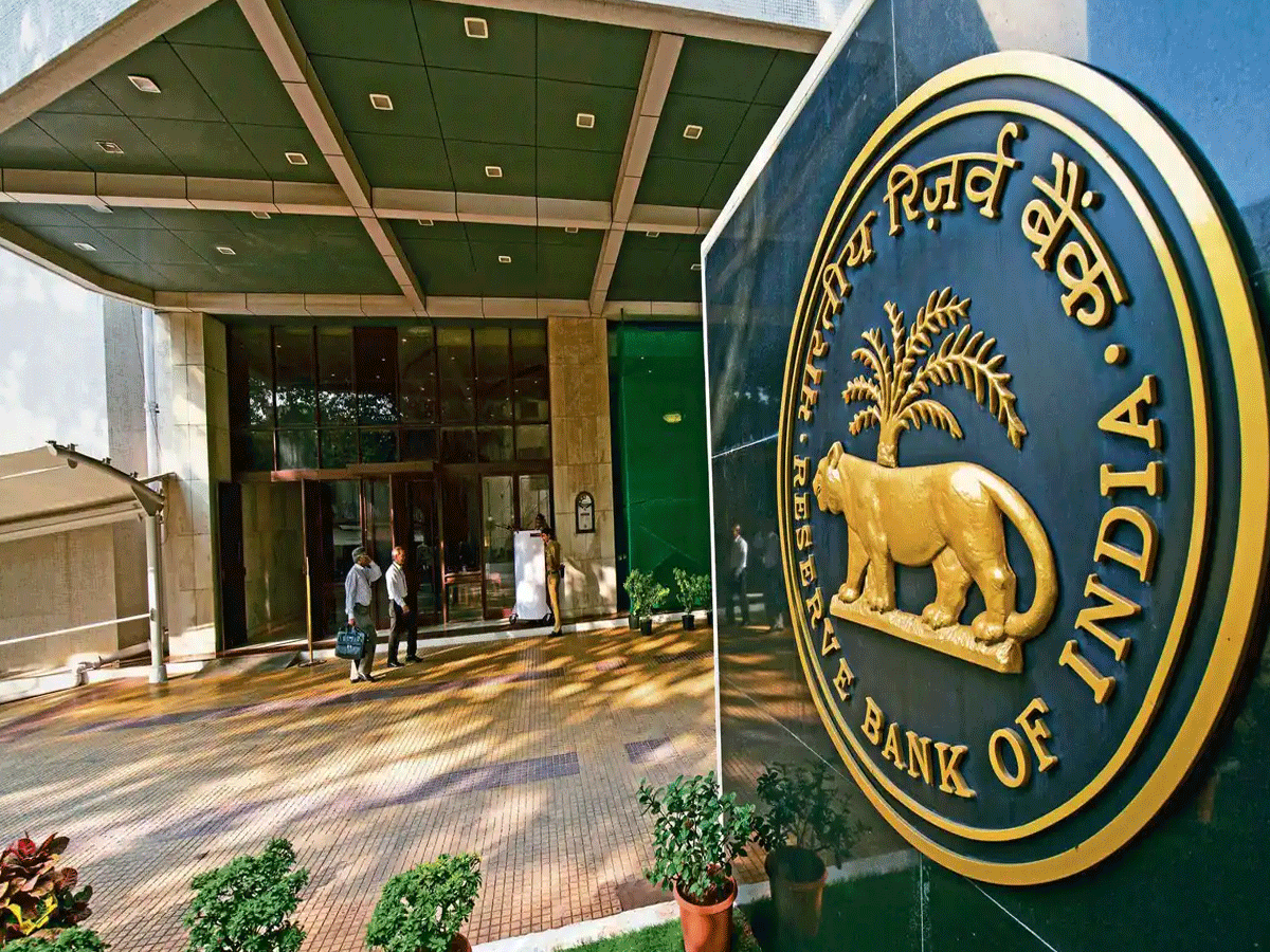 అమెరికన్ ఎక్స్‌ప్రెస్, డైనర్స్ క్లబ్‌పై ఆర్‌బీఐ నిషేధం