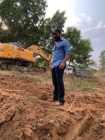 పొలం పనుల్లో క్రేజీ హీరో