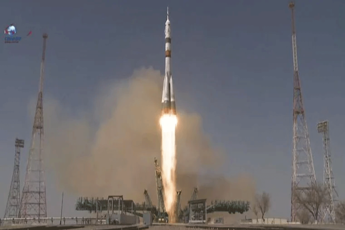 అంతర్జాతీయ అంతరిక్ష కేంద్రానికి బ‌య‌ల్దేరిన ముగ్గురు వ్యోమ‌గాములు