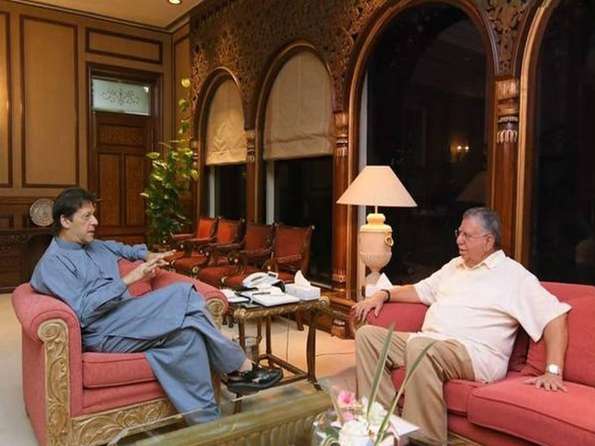 ఆర్థిక వ్యవస్థను చక్కదిద్దేందుకు మంత్రిని మార్చిన ఇమ్రాన్‌ఖాన్‌