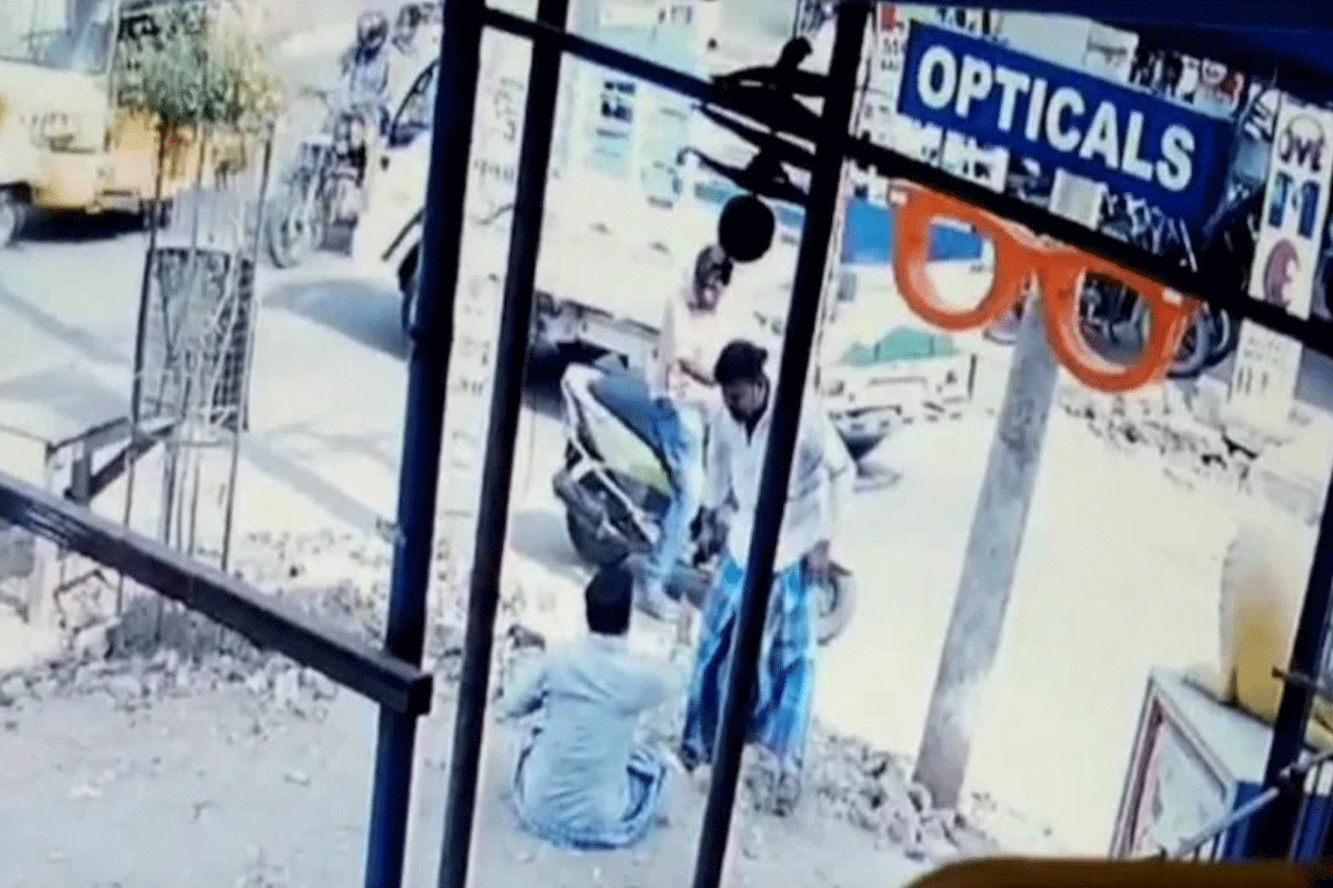 బార్‌లో ఆమ్లెట్ దొంగ‌త‌నం.. ఒక‌రి దారుణ‌హ‌త్య‌