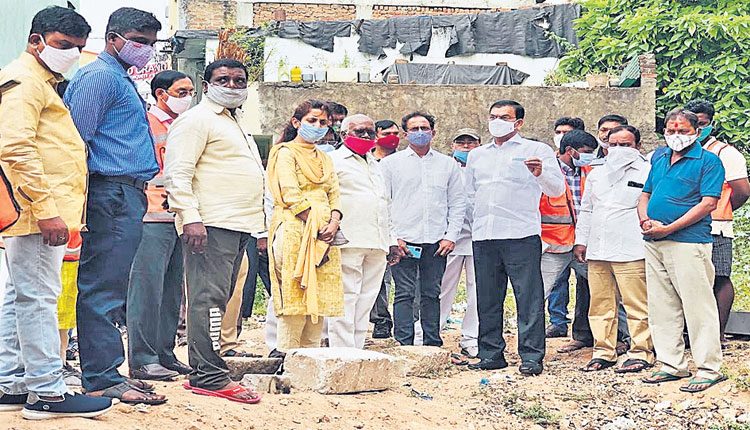 మౌలిక వసతుల కల్పనలో రాజీపడం