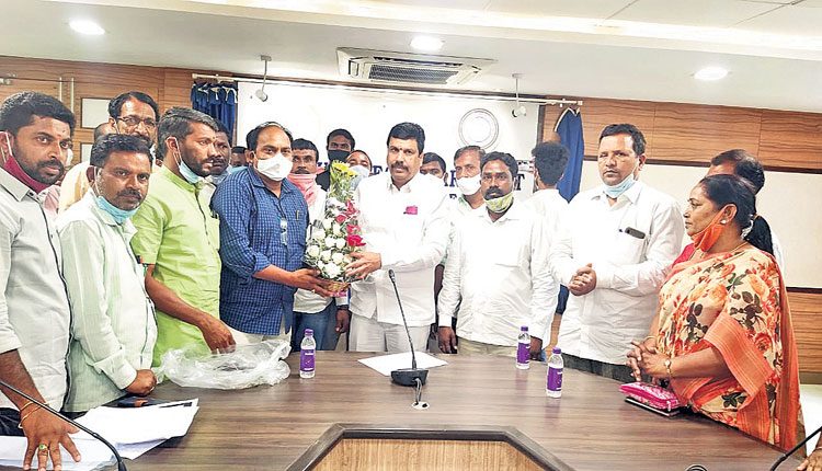 రేషన్‌ డీలర్లకు, ప్రభుత్వానికి మధ్య వారధిగా పనిచేస్తా