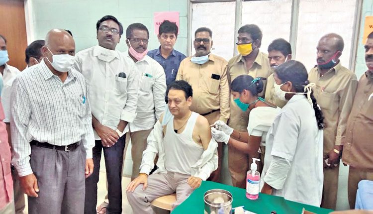 ఆర్టీసీ ఉద్యోగుల రక్షణకు టీకా