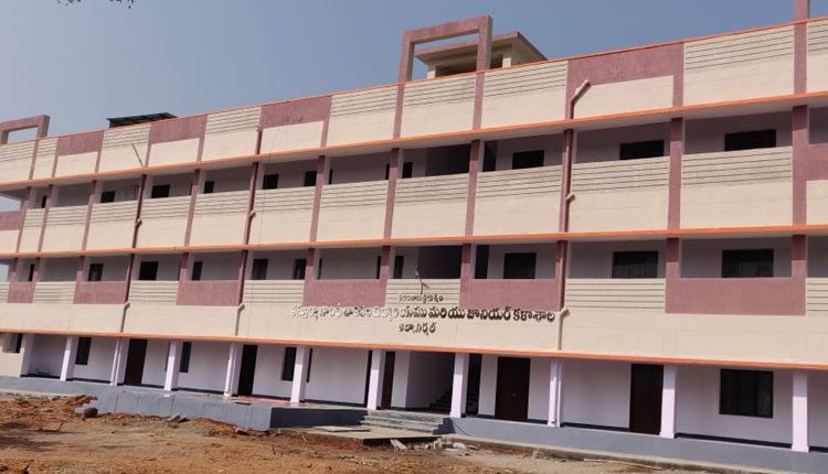 సర్కారు బడుల్లో సమస్యలకు చెక్