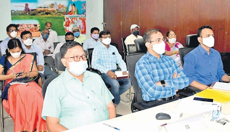 అర్హులందరికీ సాయం అందించాలి