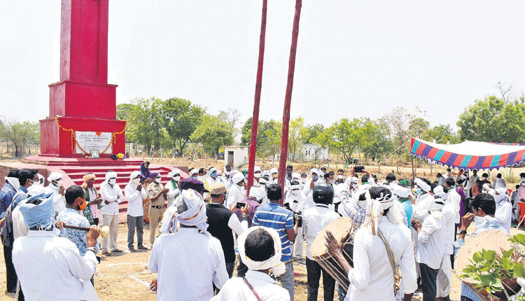 అమరులకు స్వేచ్ఛగా నివాళి