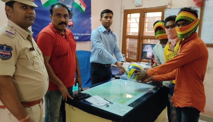 మావోయిస్టుల సిద్ధాంతాలను నమ్మొద్దు..