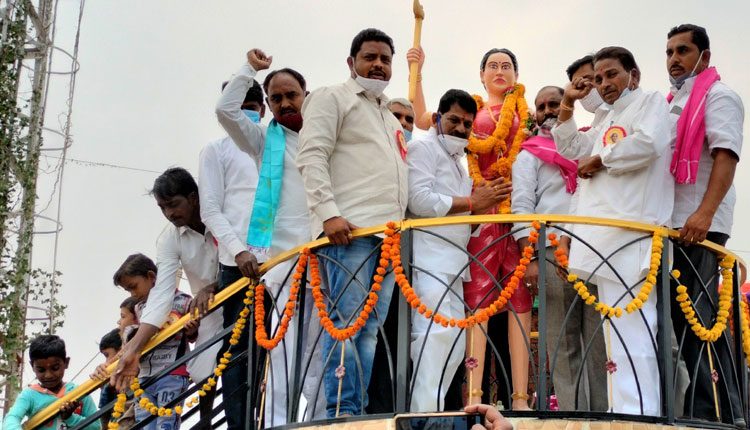 చాకలి ఐలమ్మను స్ఫూర్తిగా తీసుకోవాలి