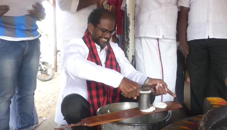 గిద్దెల‌తో మురుకులొత్తిన‌ ఎమ్మెల్యే అభ్య‌ర్థి